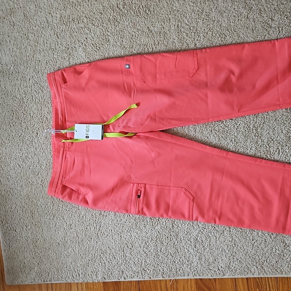 NWT Figs Yola scrub pants in Hot Coral